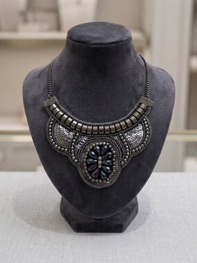 Statement necklace